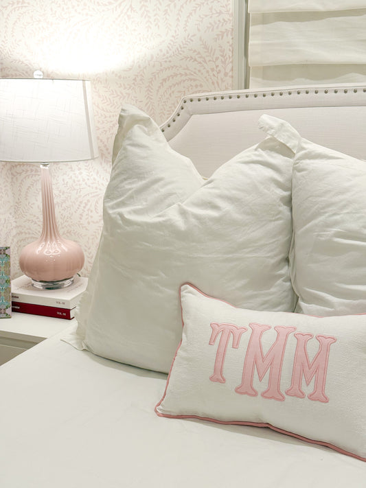 APPLIQUE PIPED EDGE PILLOW