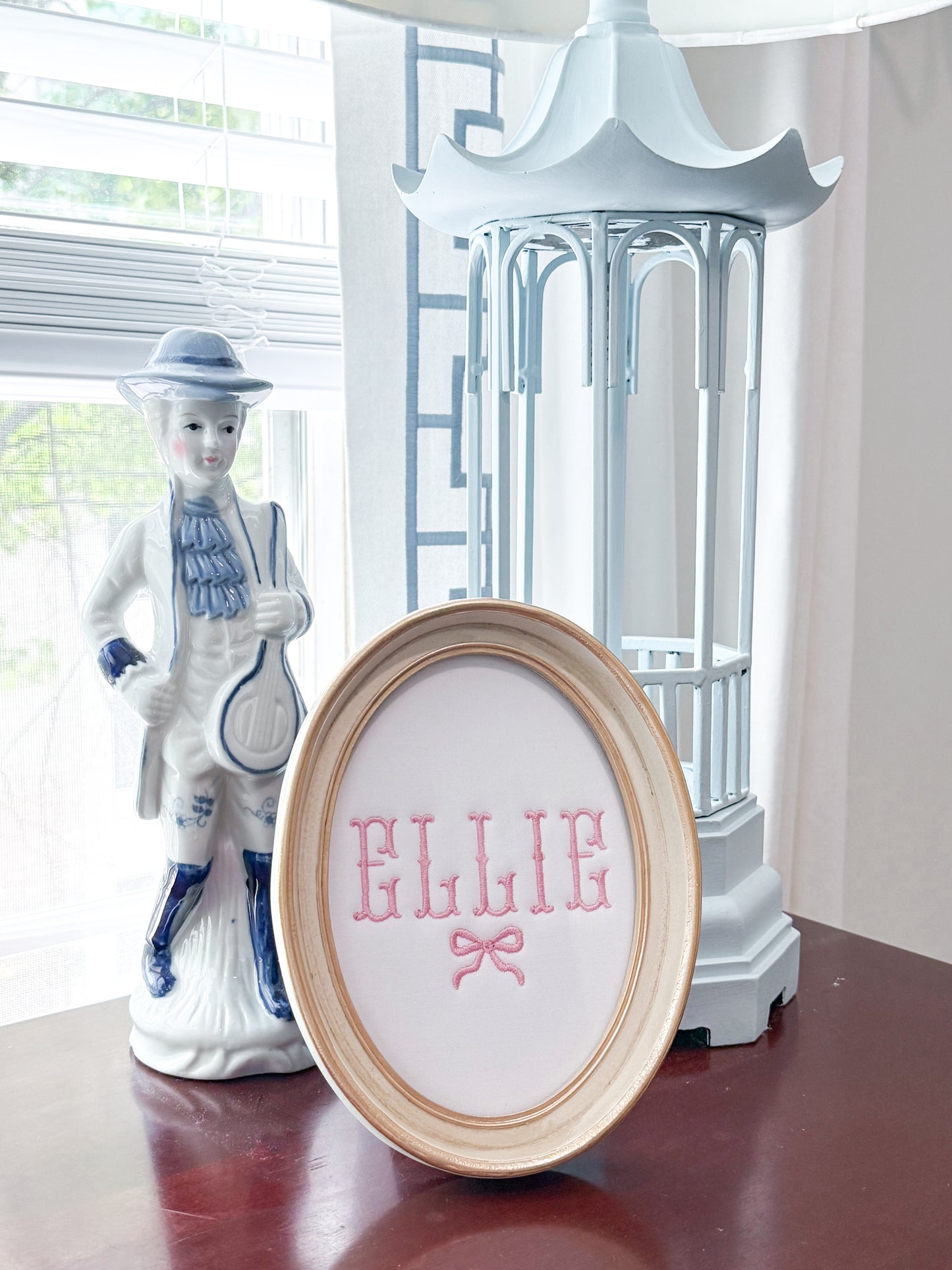 BOW OVAL NAME FRAME